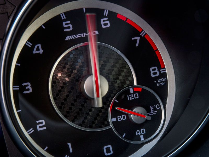 Mercedes GLA 45 AMG: contacto