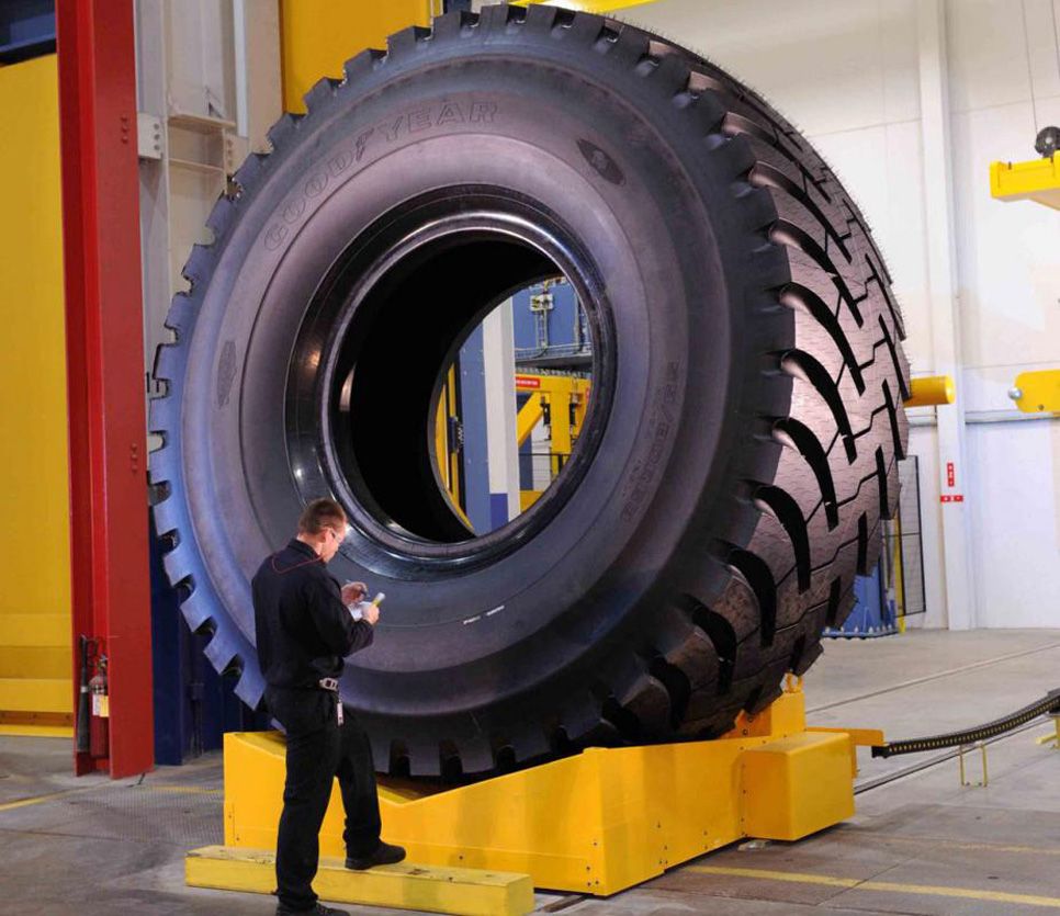 Los neumáticos más grandes de Michelin y Goodyear