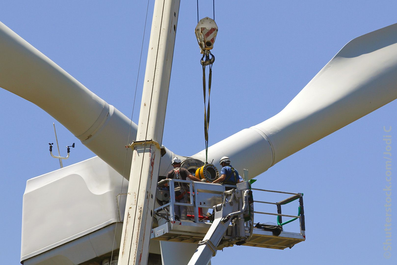 Inversión en energía renovable para lograr la neutralidad climática y crear empleo ©Shutterstock.com:Jodi C