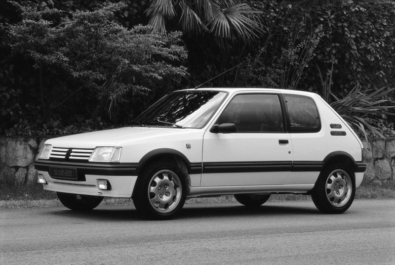 Los diez coches más emblemáticos de los 80