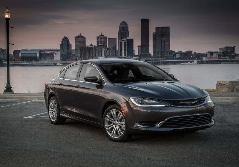 Chrysler 200 2015, profunda renovación