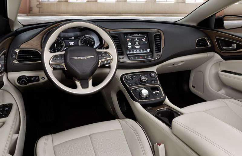 Chrysler 200 2015, profunda renovación
