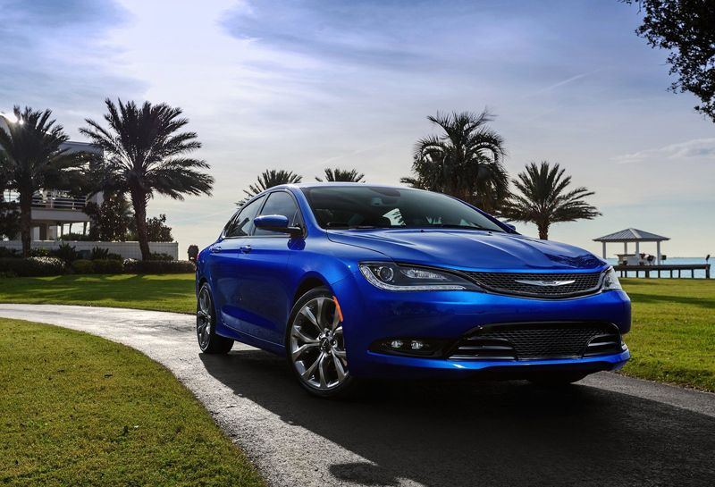 Chrysler 200 2015, profunda renovación