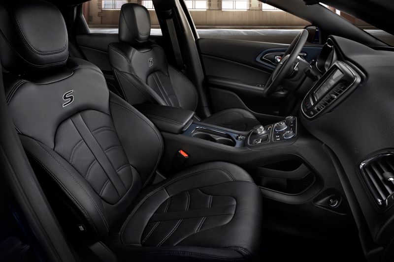 Chrysler 200 2015, profunda renovación