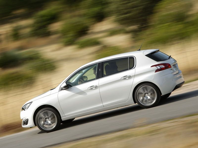 Peugeot 308 e-HDI vs VW Golf TDI