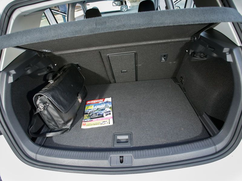 Peugeot 308 e-HDI vs VW Golf TDI