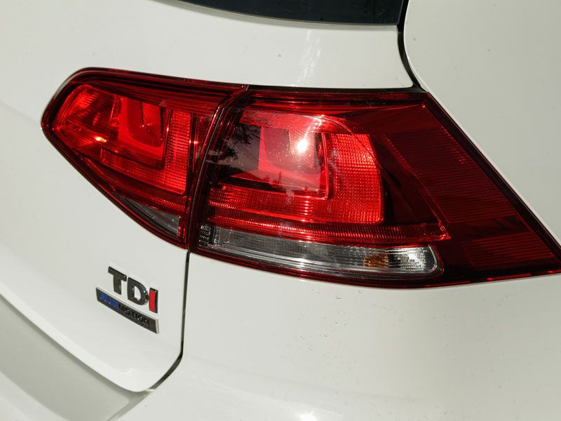 Peugeot 308 e-HDI vs VW Golf TDI