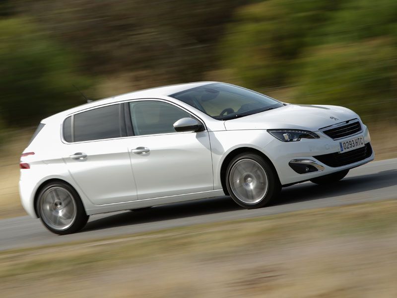 Peugeot 308 e-HDI vs VW Golf TDI