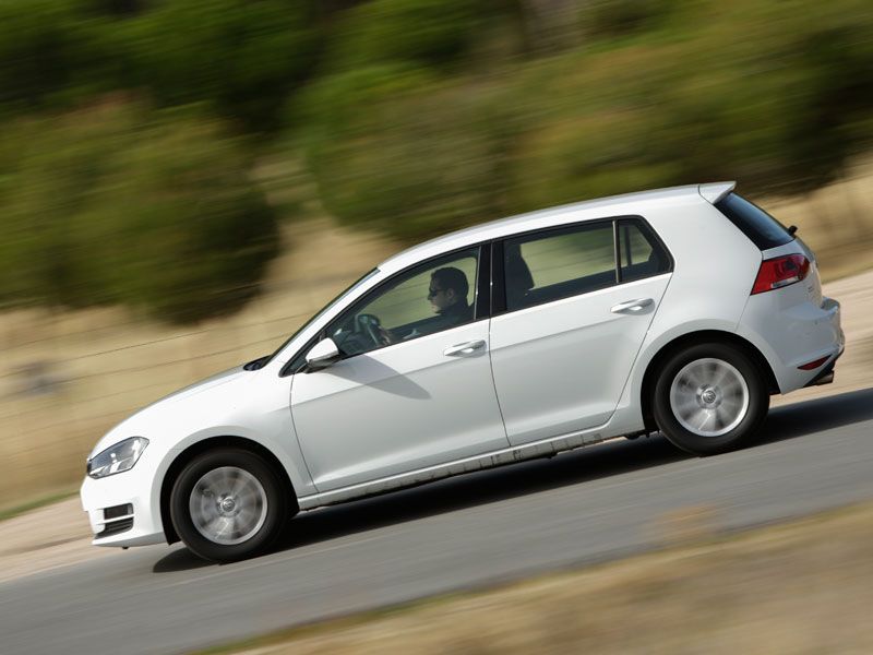 Peugeot 308 e-HDI vs VW Golf TDI