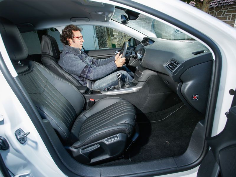 Peugeot 308 e-HDI vs VW Golf TDI