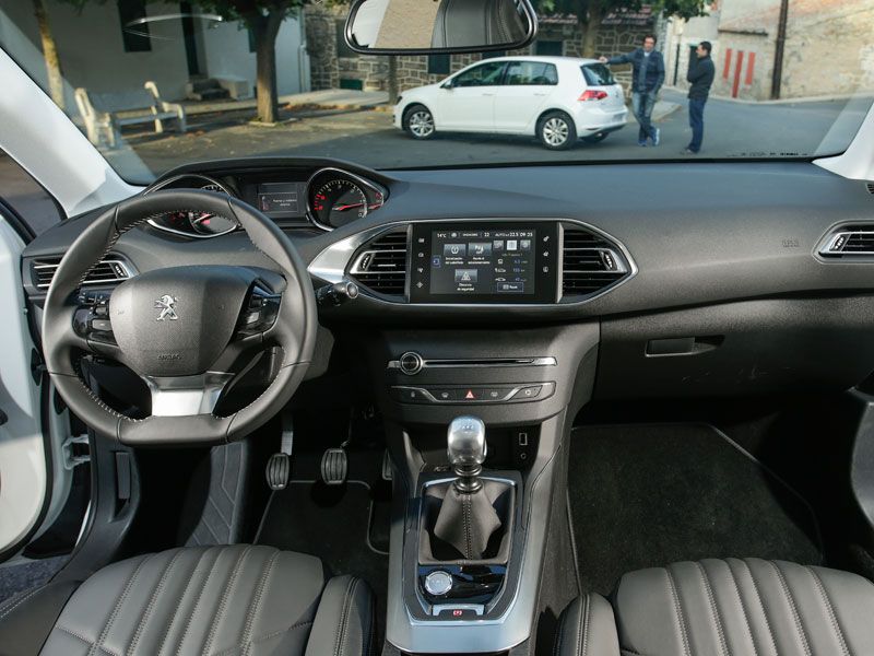 Peugeot 308 e-HDI vs VW Golf TDI