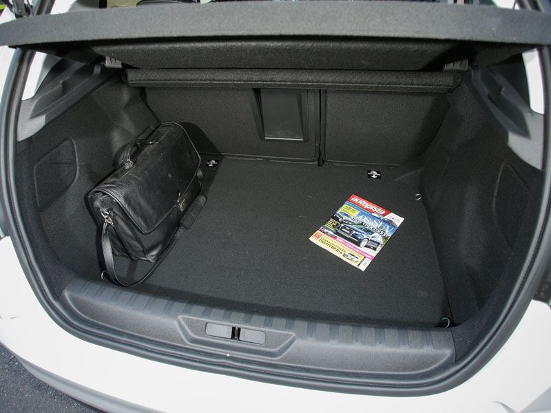 Peugeot 308 e-HDI vs VW Golf TDI