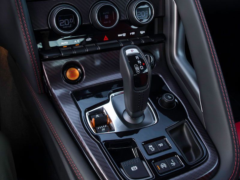 Jaguar F-Type coupé, al volante