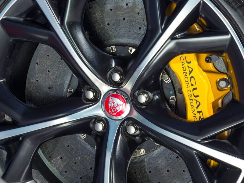 Jaguar F-Type coupé, al volante