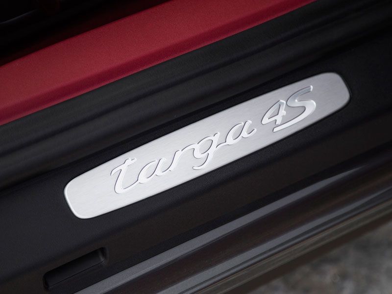 Contacto: Porsche 911 Targa,