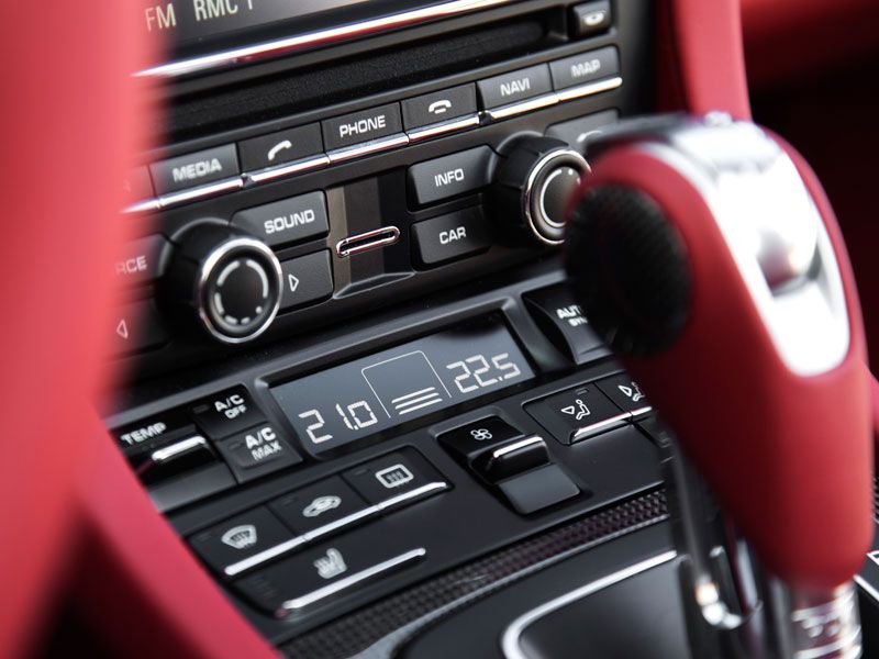 Contacto: Porsche 911 Targa,