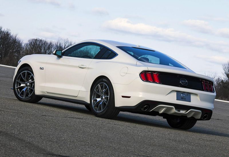 Ford Mustang 50 Year Limited Edition, regalo del 50 aniversario