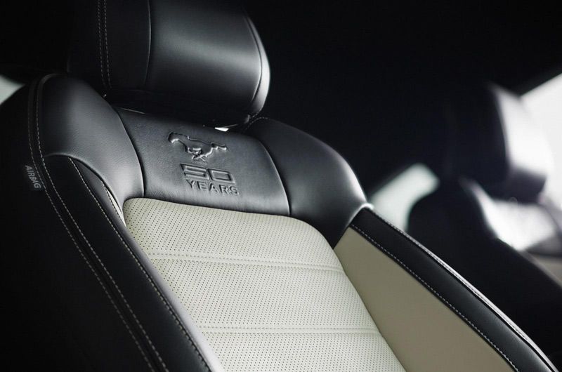 Ford Mustang 50 Year Limited Edition, regalo del 50 aniversario