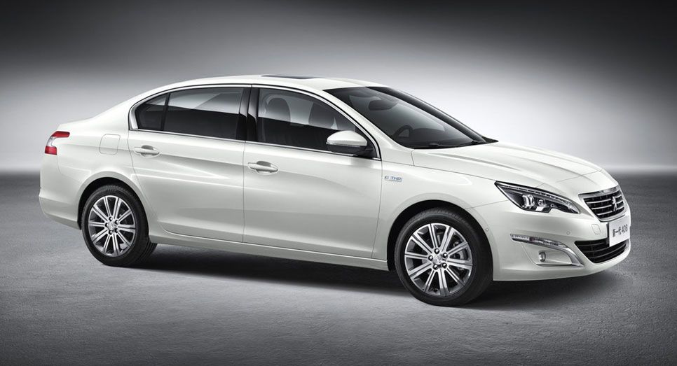 Peugeot 408 Sedán