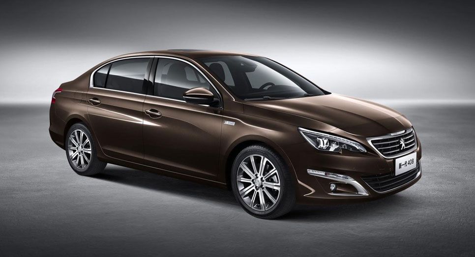 Peugeot 408 Sedán