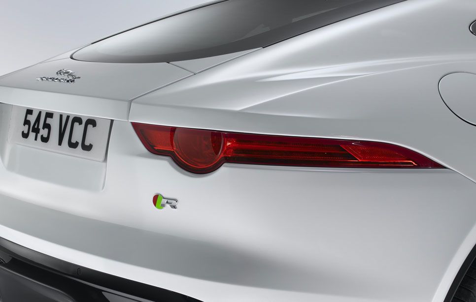 José Mourinho recibe su Jaguar F-Type R Coupé