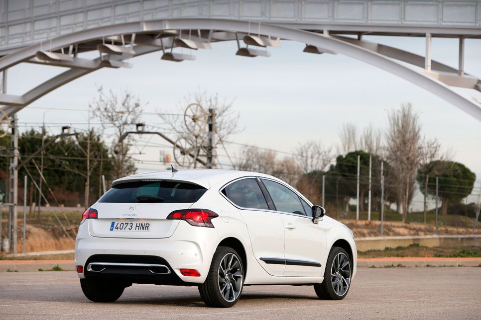 Comparativa: Citroën DS4 2.0 HDI Sport; Mazda 2 2.2D Luxury; Seat León 2.0 TDI Style