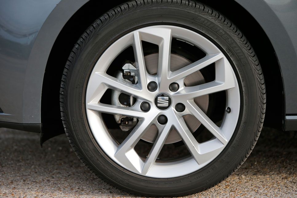 Comparativa: Citroën DS4 2.0 HDI Sport; Mazda 2 2.2D Luxury; Seat León 2.0 TDI Style