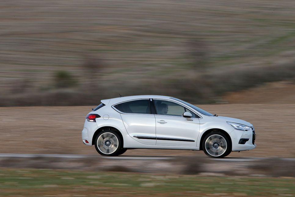 Comparativa: Citroën DS4 2.0 HDI Sport; Mazda 2 2.2D Luxury; Seat León 2.0 TDI Style