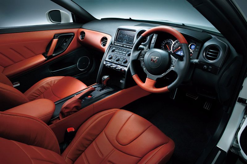 Nissan GT-R 2014, la bestia deportiva se actualiza