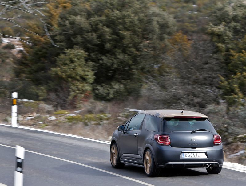 Citroën DS3 Racing Gold Mat vs Volkswagen Polo R WRC