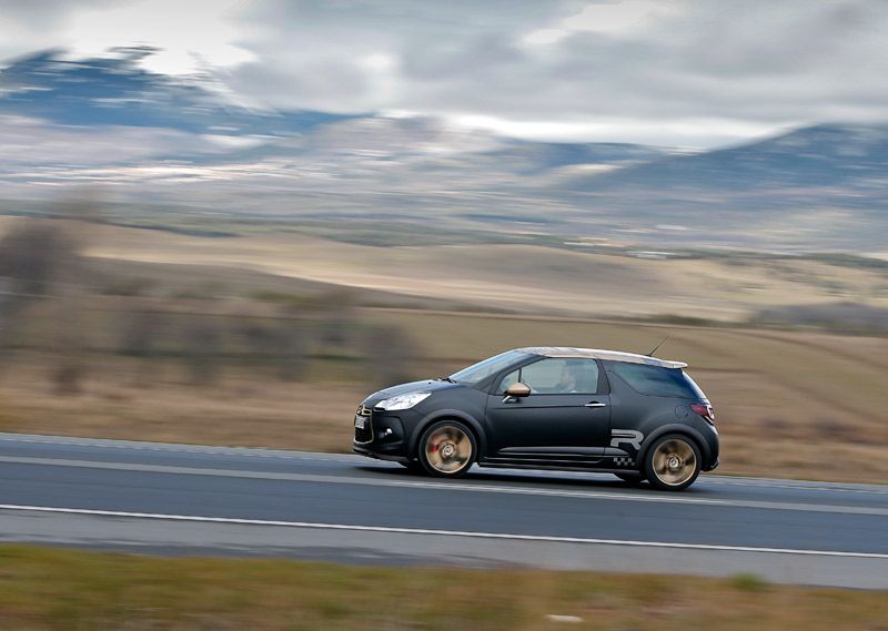 Citroën DS3 Racing Gold Mat vs Volkswagen Polo R WRC
