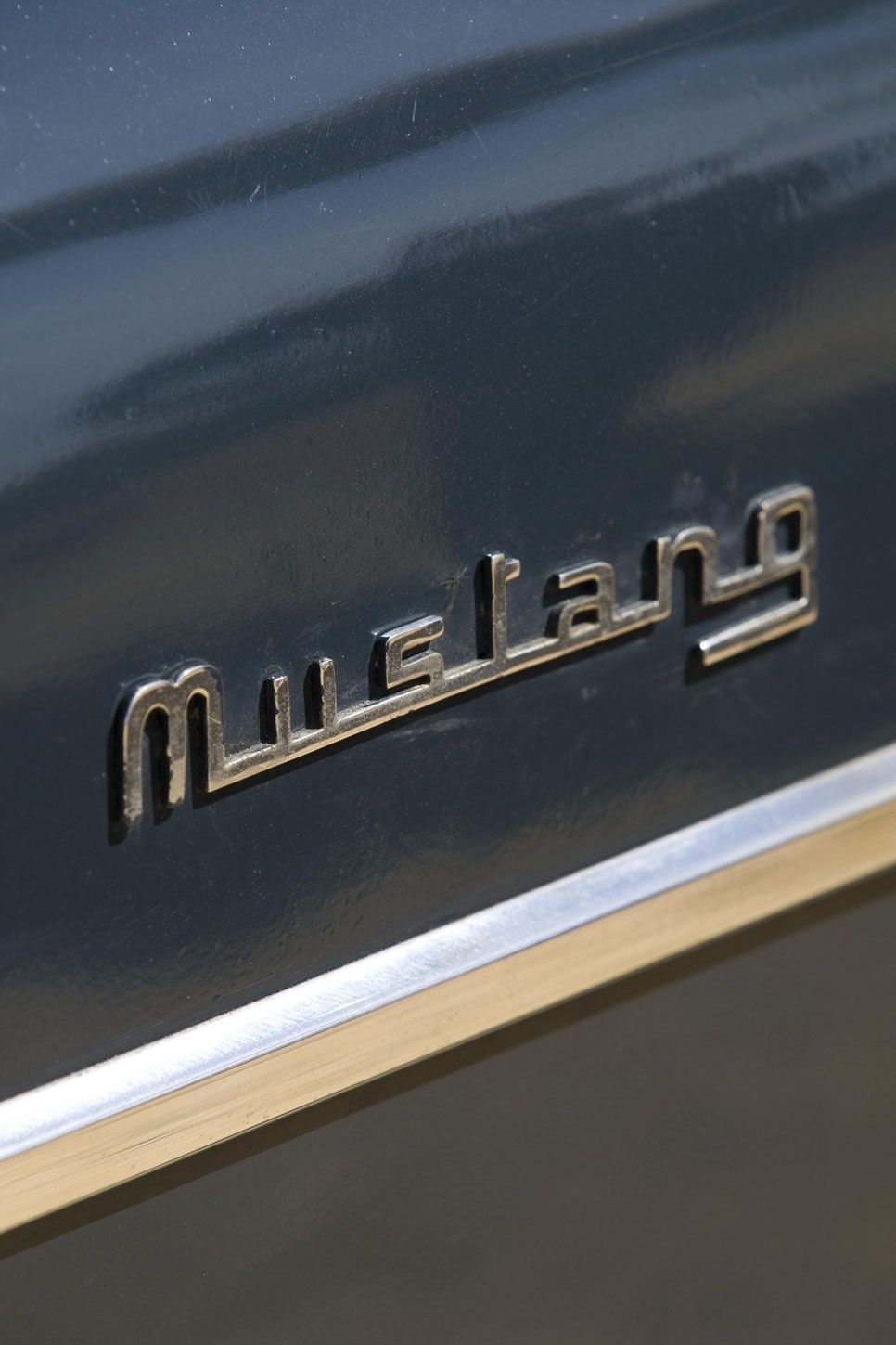 SEDAN Mustang, mucho ruido y pocas nueces