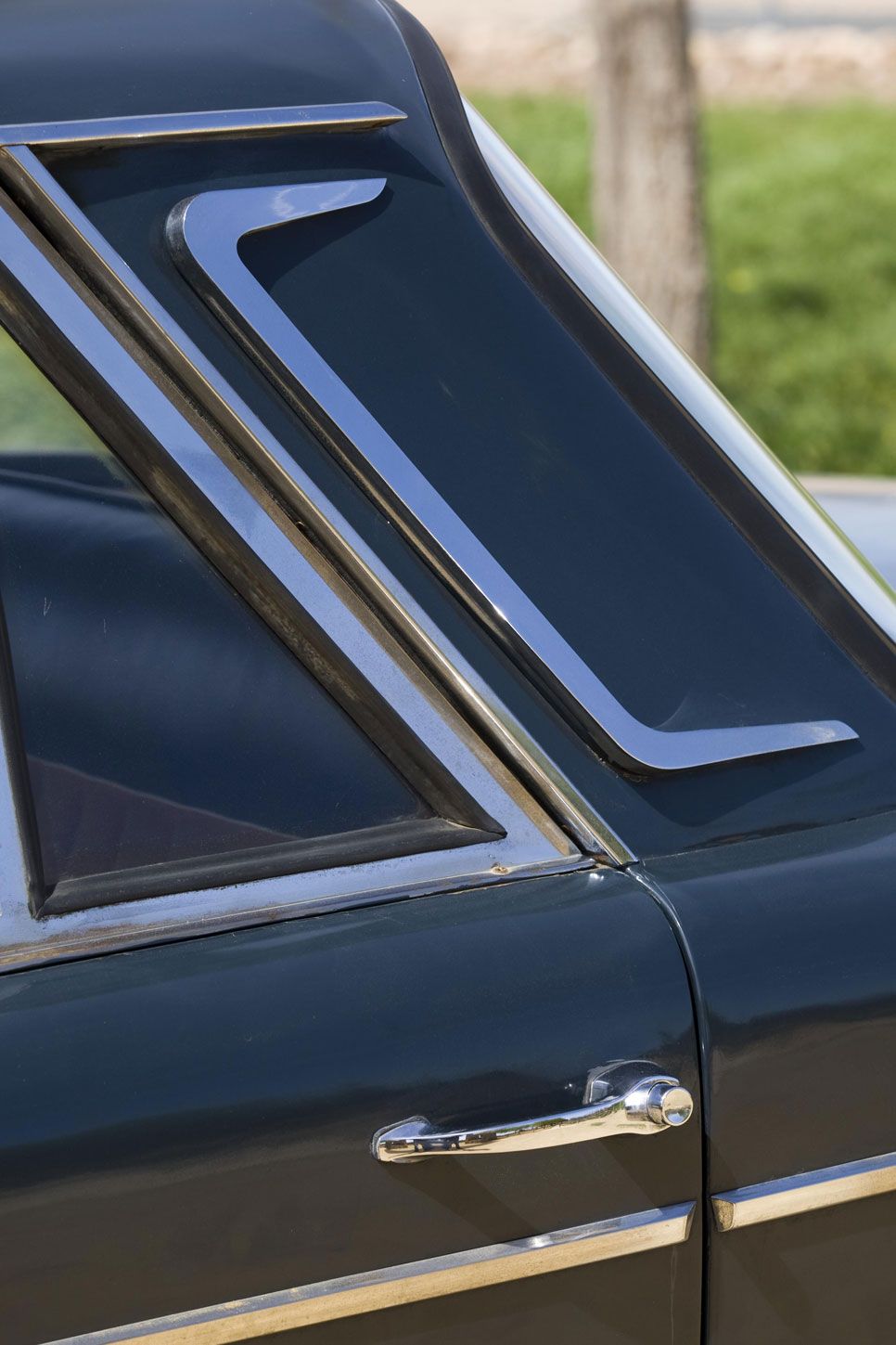 SEDAN Mustang, mucho ruido y pocas nueces