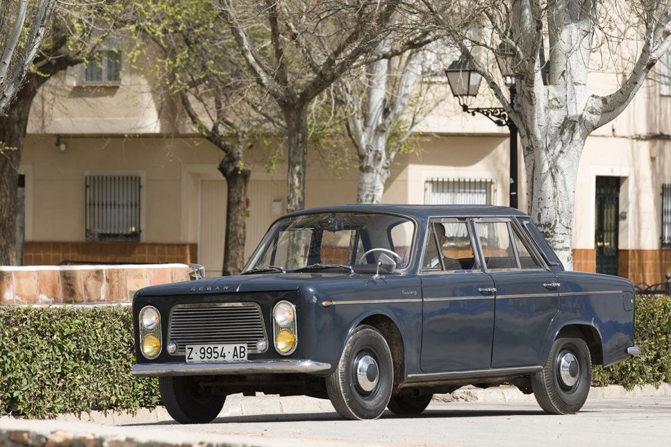 SEDAN Mustang, mucho ruido y pocas nueces