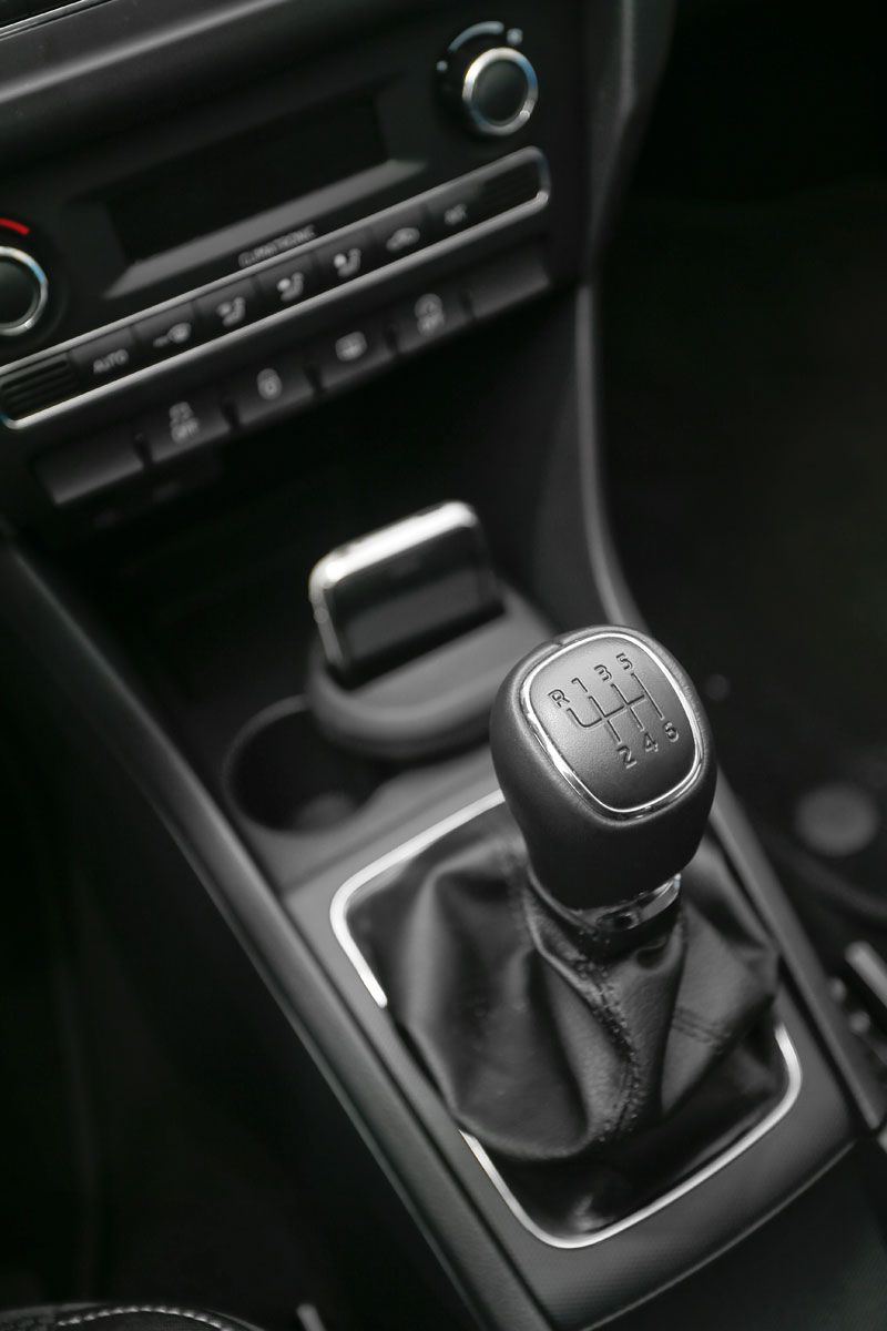 Comparativa: Mazda 3 SportSedán 2.0 Skyactiv-G 120 vs Skoda Rapid 1.2 TSI 105