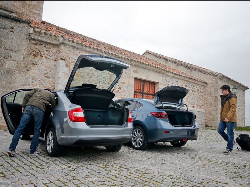 Comparativa: Mazda 3 SportSedán 2.0 Skyactiv-G 120 vs Skoda Rapid 1.2 TSI 105