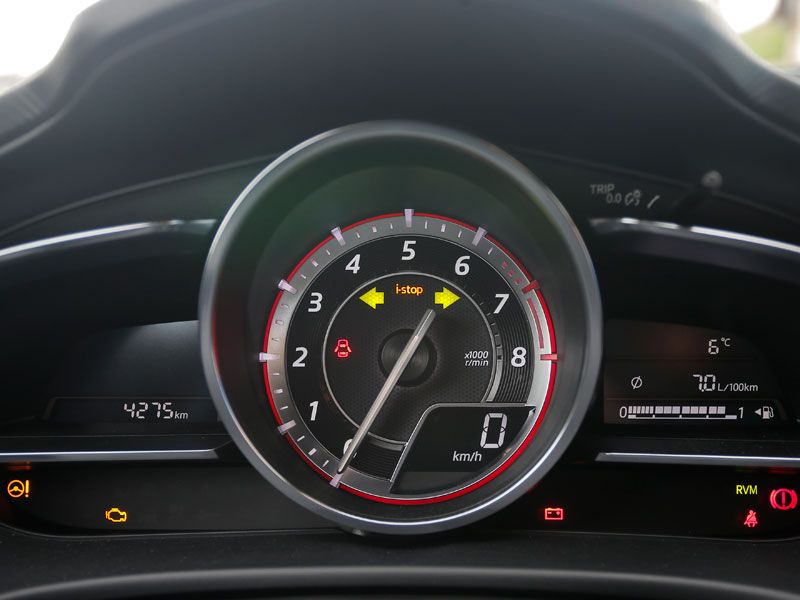 Comparativa: Mazda 3 SportSedán 2.0 Skyactiv-G 120 vs Skoda Rapid 1.2 TSI 105