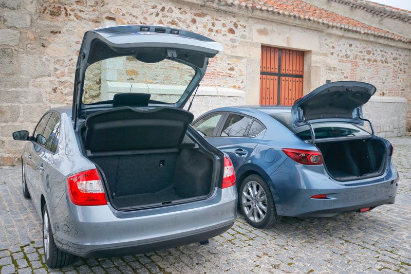 Comparativa: Mazda 3 SportSedán 2.0 Skyactiv-G 120 vs Skoda Rapid 1.2 TSI 105