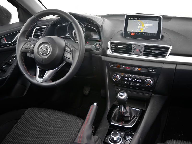Comparativa: Mazda 3 SportSedán 2.0 Skyactiv-G 120 vs Skoda Rapid 1.2 TSI 105