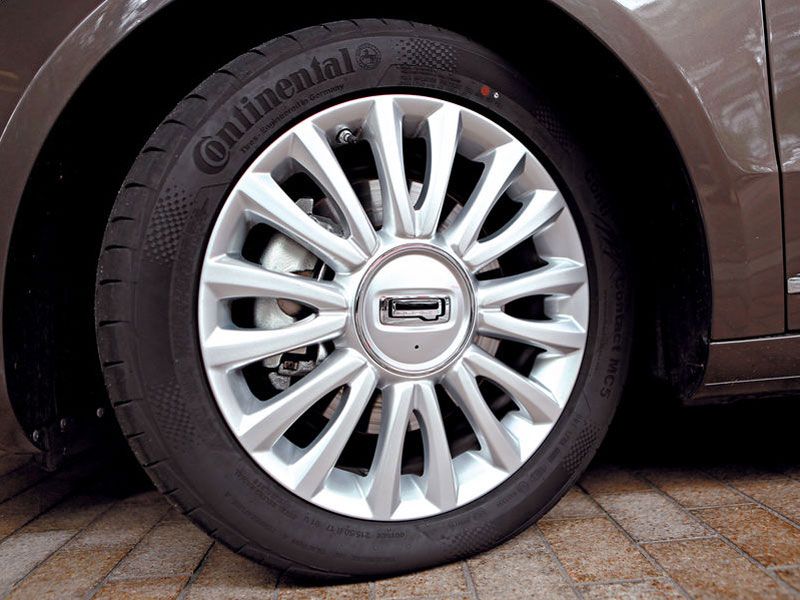Contacto: Qoros 3 Sedán, desde China a Europa