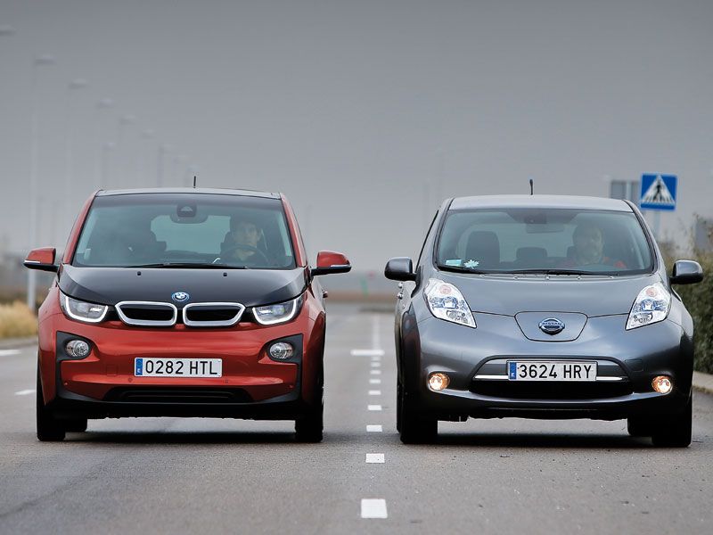 Comparativa: BMW i3 vs Nissan Leaf, voltios por sus venas