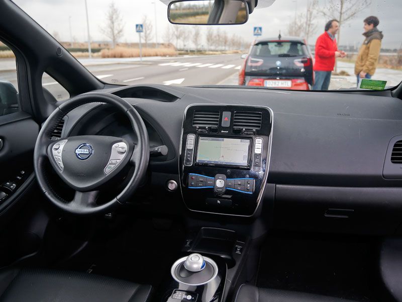 Comparativa: BMW i3 vs Nissan Leaf, voltios por sus venas
