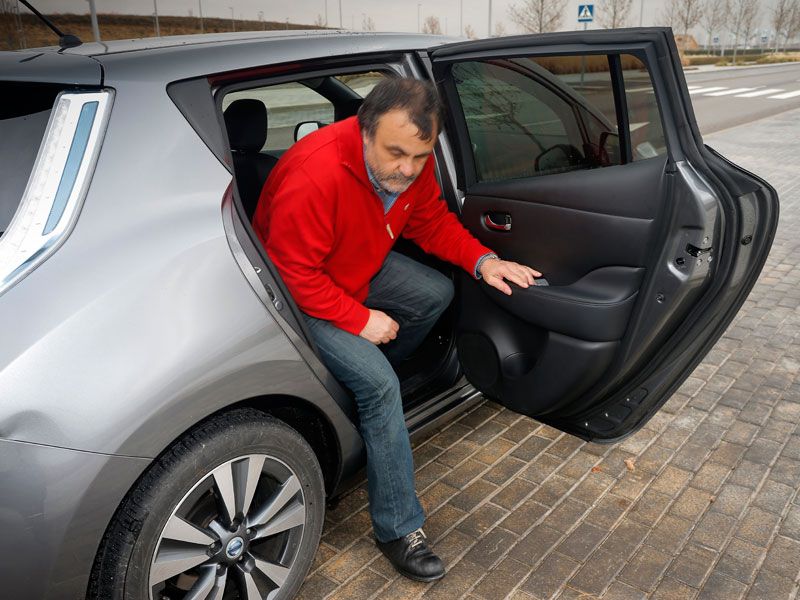 Comparativa: BMW i3 vs Nissan Leaf, voltios por sus venas