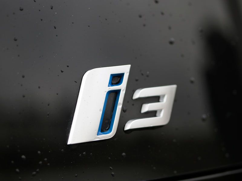 Comparativa: BMW i3 vs Nissan Leaf, voltios por sus venas