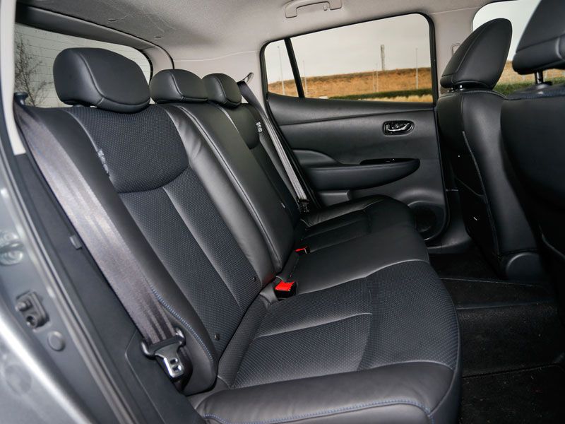 Comparativa: BMW i3 vs Nissan Leaf, voltios por sus venas