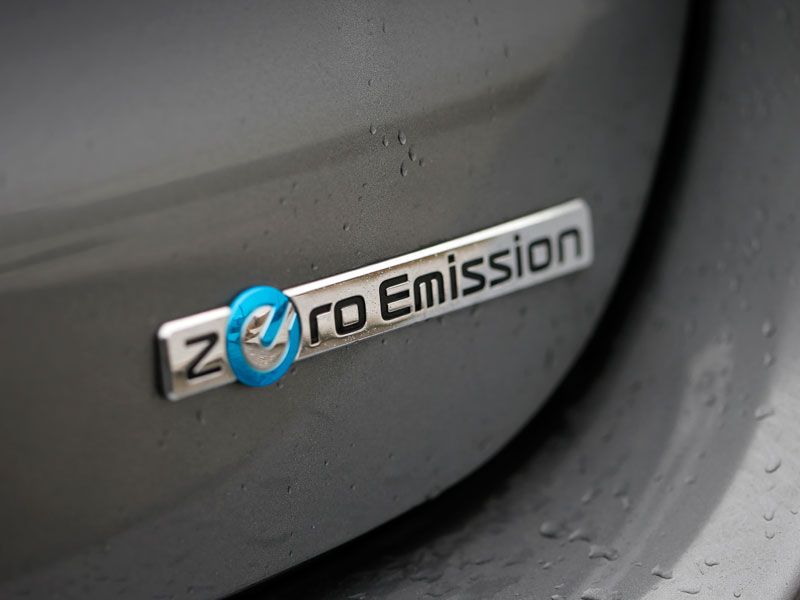 Comparativa: BMW i3 vs Nissan Leaf, voltios por sus venas