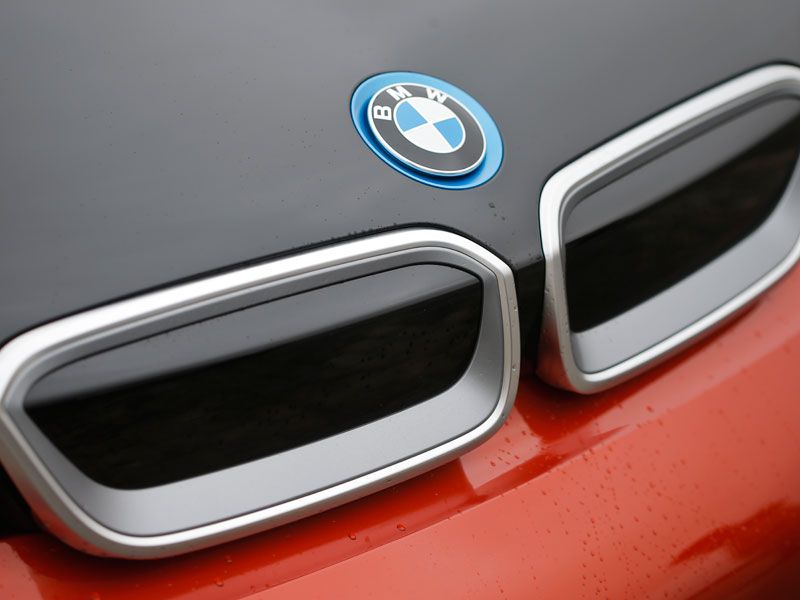 Comparativa: BMW i3 vs Nissan Leaf, voltios por sus venas