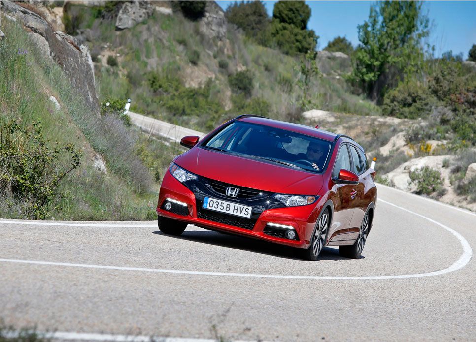 Honda Civic Tourer 1.6 i-DTEC 120 Sport vs Toyota Auris Touring Sports 120D Active