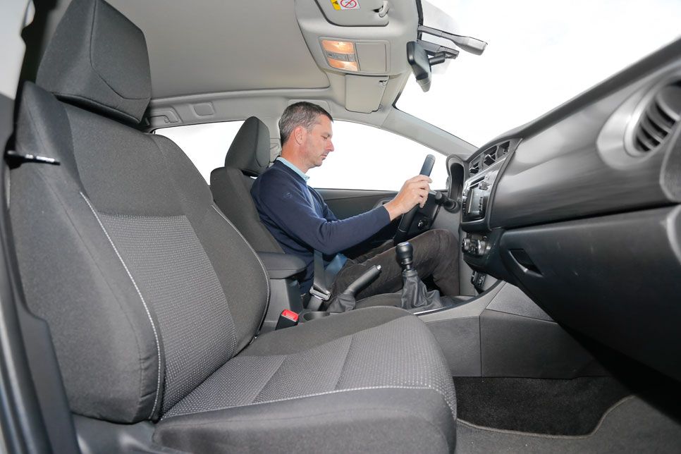 Honda Civic Tourer 1.6 i-DTEC 120 Sport vs Toyota Auris Touring Sports 120D Active