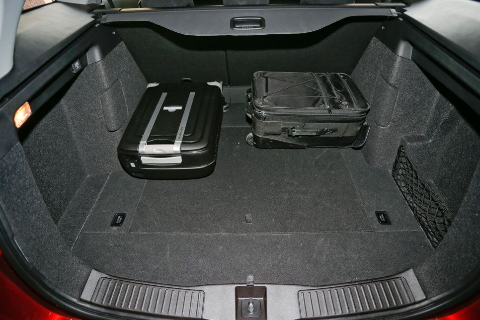 Honda Civic Tourer 1.6 i-DTEC 120 Sport vs Toyota Auris Touring Sports 120D Active